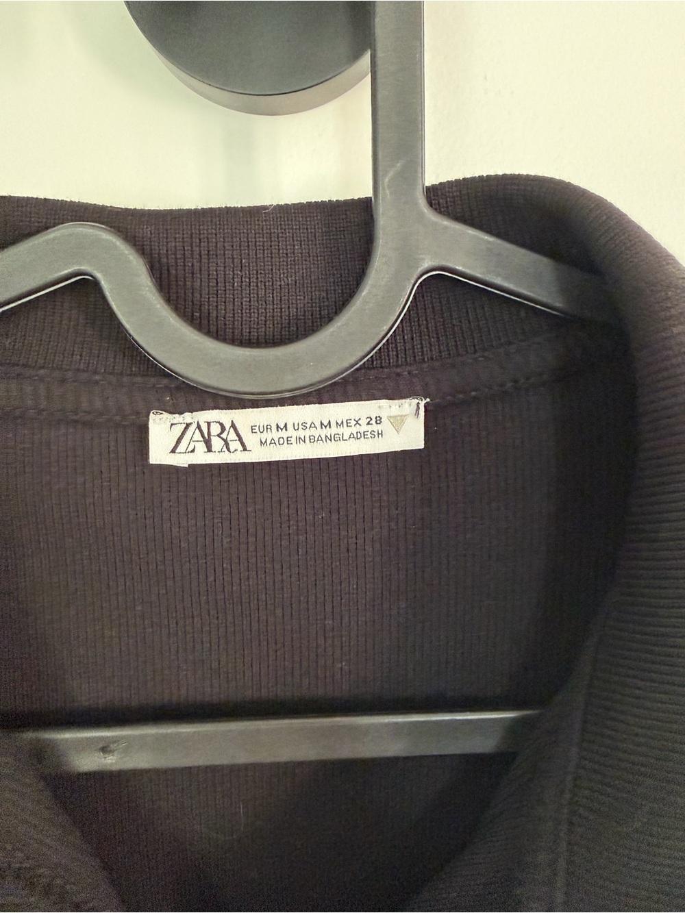 Zara Black Long-Sleeve Ruched Button-Front Shirt - Picture 3 of 4